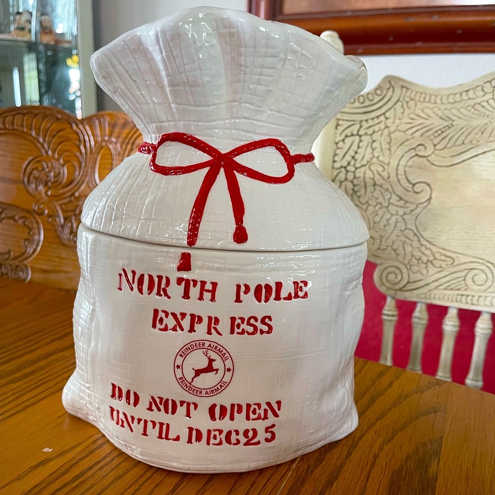 Rae Dunn Cookie Jar